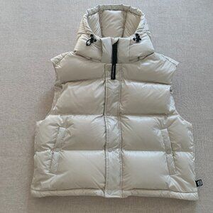 Aritzia The Super Puff™ Shorty Vest — Glossy Beige (Discontinued) — Size L — Det